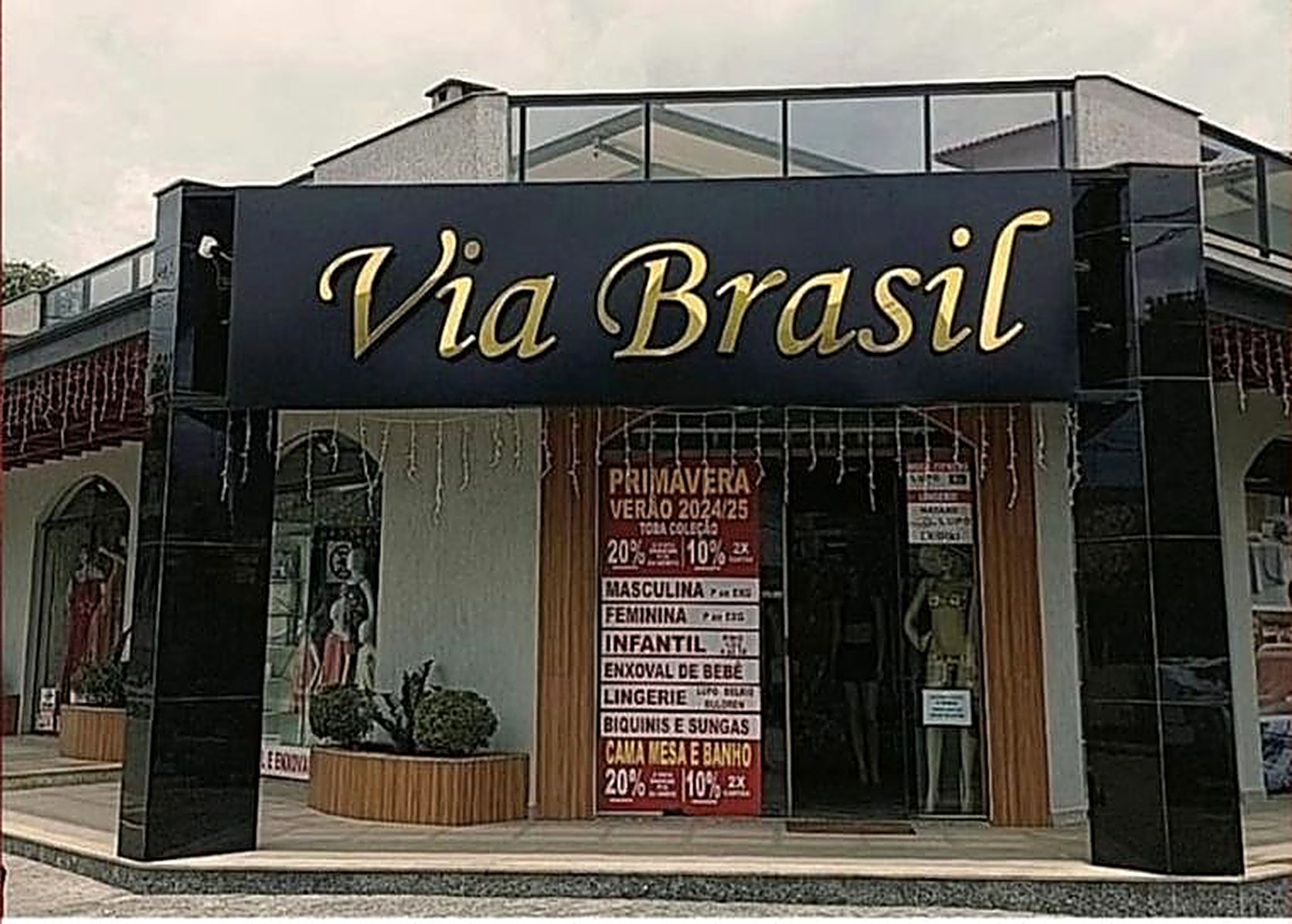 Fachada da loja Via Brasil, no Centro de Itamonte-MG
